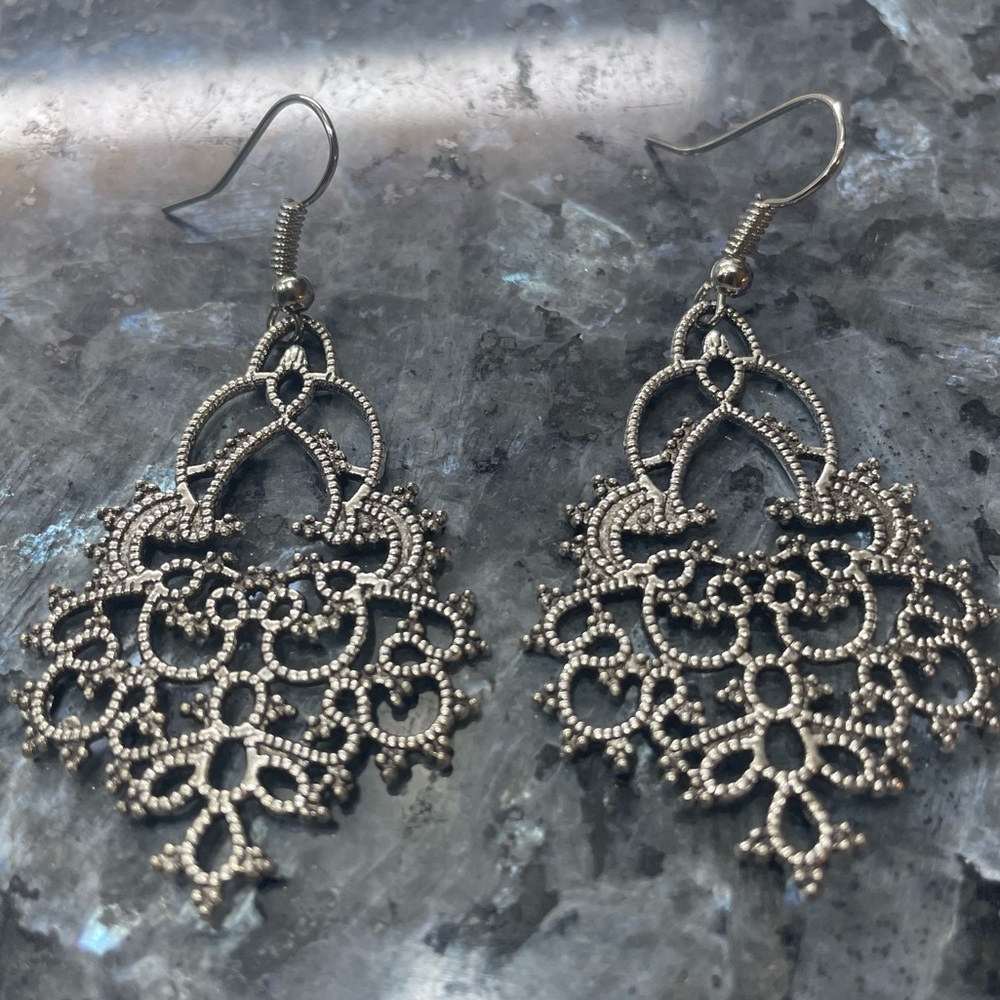 🎉HP🎉 🦋 3/$24 Art Deco-inspired abstract antique silver earrings / NWOT - Picture 3 of 6